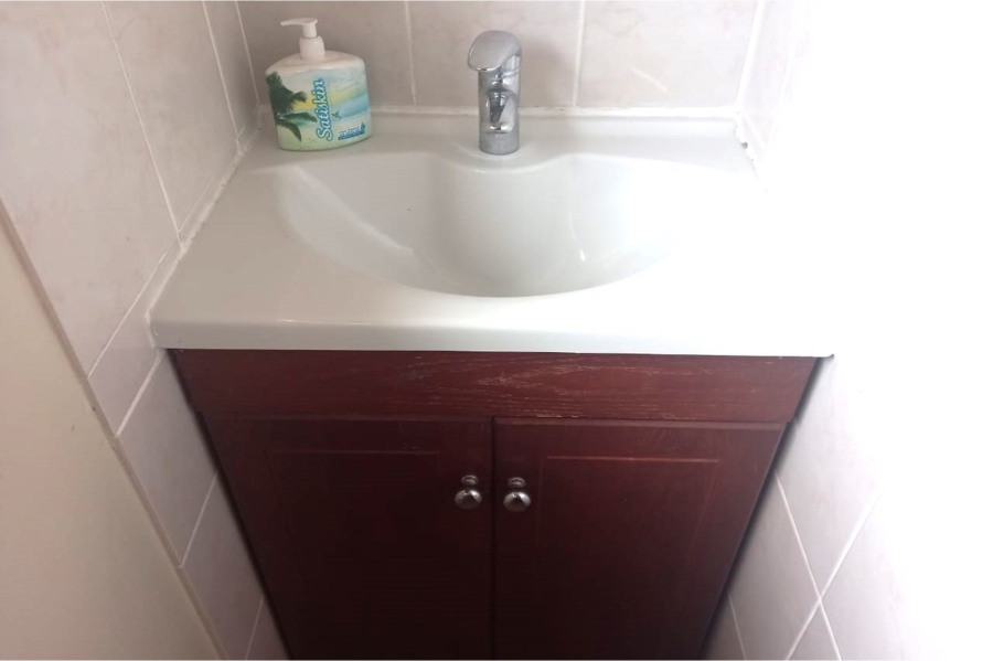 To Let 1 Bedroom Property for Rent in Middedorp Western Cape
